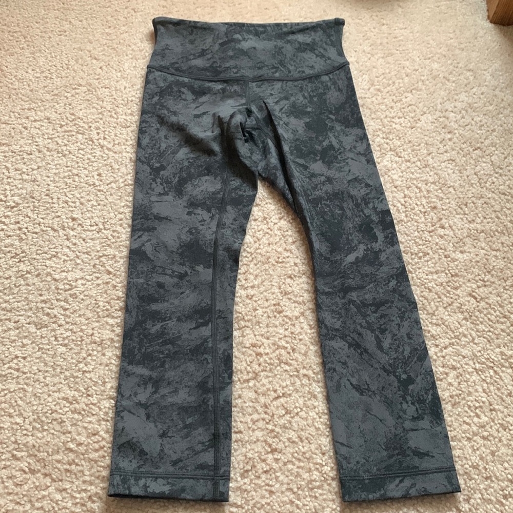 Wunder Under Low-Rise
Crop 21" *Full-On Luxtreme
Size 0 NWT LULULEMON